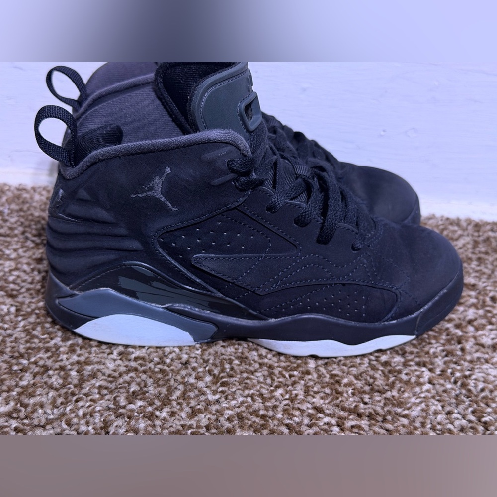 Jordan Jumpman MVP PS Black Anthracite DZ5578-001 Size 1Y Kids Shoes - Picture 1 of 7